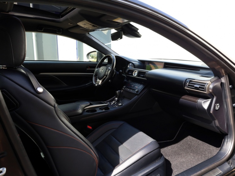 Lexus RC 300h F Black Edition
