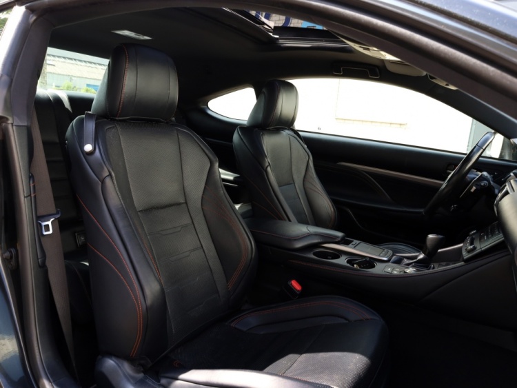 Lexus RC 300h F Black Edition
