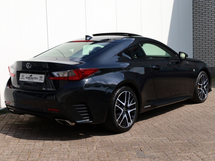Lexus RC 300h F Black Edition