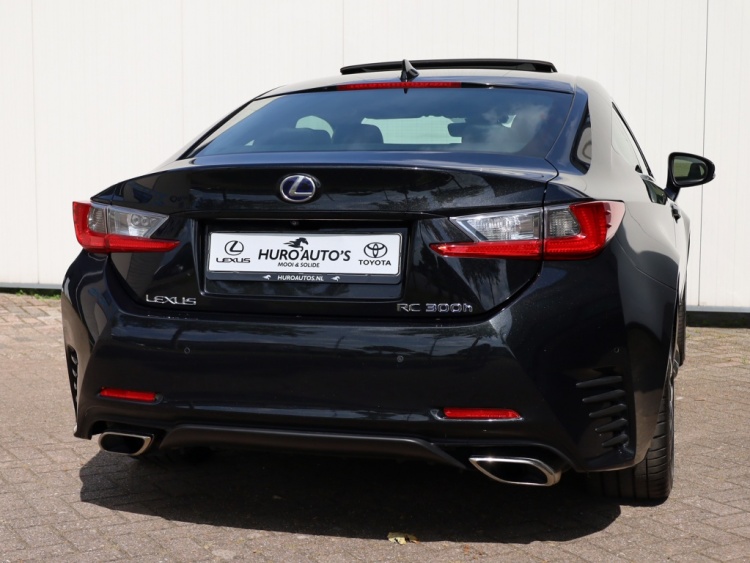 Lexus RC 300h F Black Edition