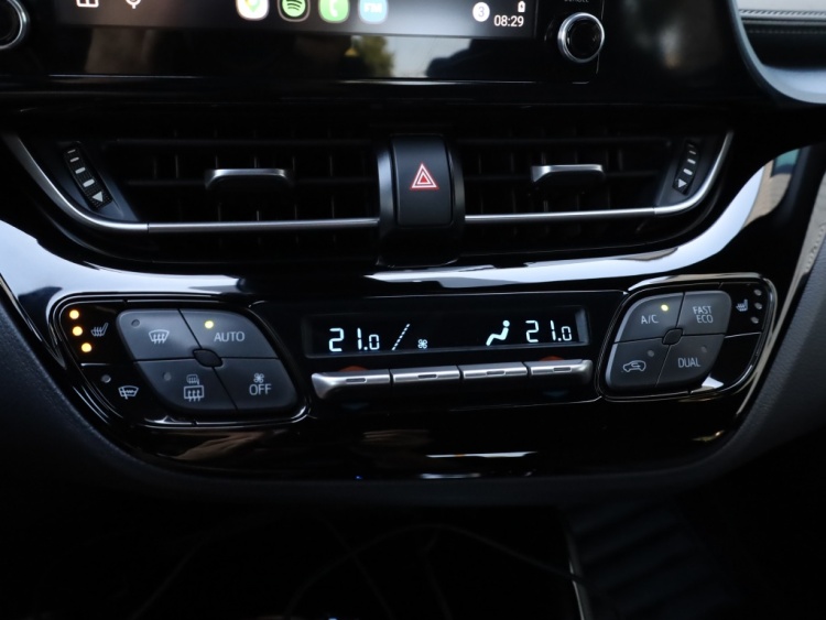 Toyota C-HR 1.8 Hybrid Dynamic | Carplay | Stoelverwarming | Trekhaak
