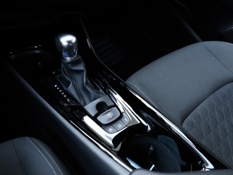 Toyota C-HR 1.8 Hybrid Dynamic | Carplay | Stoelverwarming | Trekhaak
