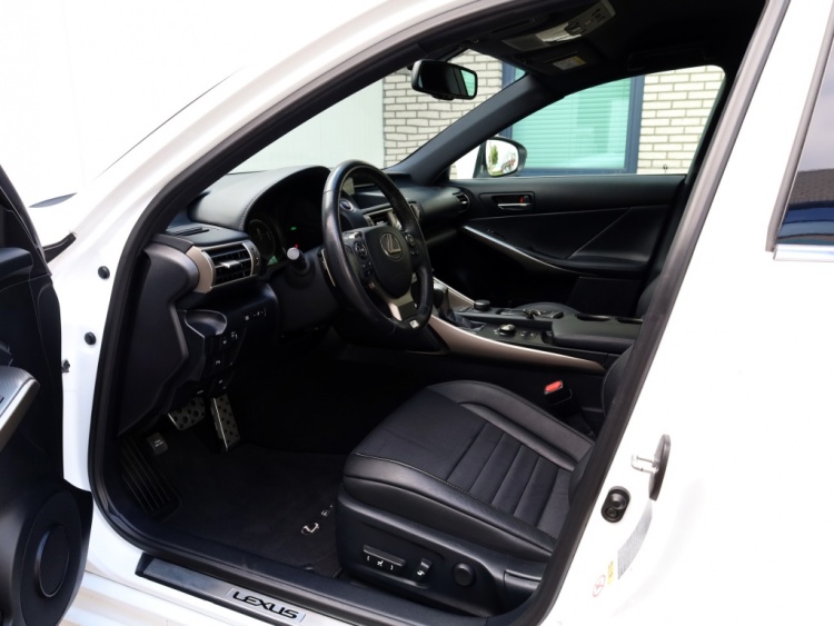 Lexus IS 300h F Sport Line | Full LED | Stoel/Stuurwiel verwarming | PDC