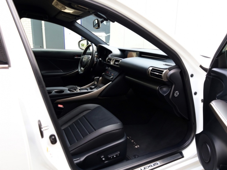Lexus IS 300h F Sport Line | Full LED | Stoel/Stuurwiel verwarming | PDC