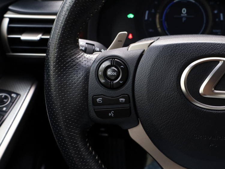 Lexus IS 300h F Sport Line | Full LED | Stoel/Stuurwiel verwarming | PDC