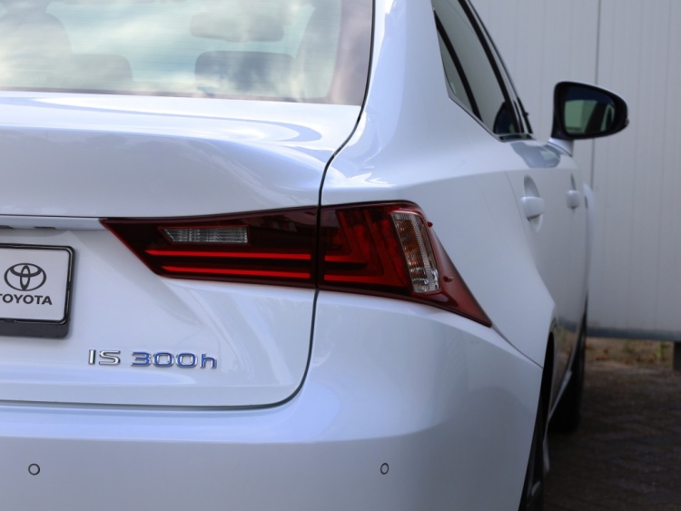 Lexus IS 300h F Sport Line | Full LED | Stoel/Stuurwiel verwarming | PDC