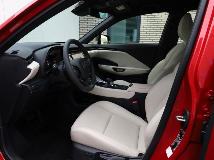 Lexus LBX Elegant 2WD | Tech Pack | Leder | El Achterklep | Stoelverwarmin