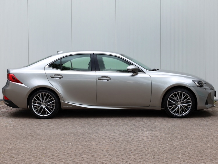 Lexus IS 300h Hybrid Luxury Line | Mark Levinson | Stoelventilatie | Matrix LED