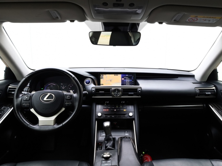 Lexus IS 300h Hybrid Luxury Line | Mark Levinson | Stoelventilatie | Matrix LED