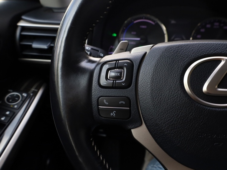 Lexus IS 300h Hybrid Luxury Line | Mark Levinson | Stoelventilatie | Matrix LED
