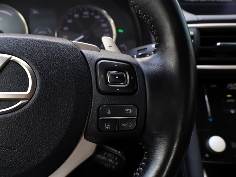 Lexus IS 300h Hybrid Luxury Line | Mark Levinson | Stoelventilatie | Matrix LED