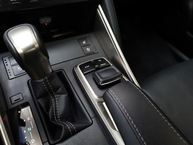 Lexus IS 300h Hybrid Luxury Line | Mark Levinson | Stoelventilatie | Matrix LED