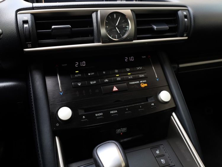 Lexus IS 300h Hybrid Luxury Line | Mark Levinson | Stoelventilatie | Matrix LED
