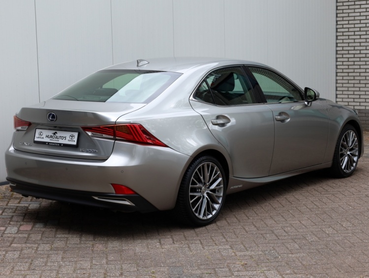Lexus IS 300h Hybrid Luxury Line | Mark Levinson | Stoelventilatie | Matrix LED