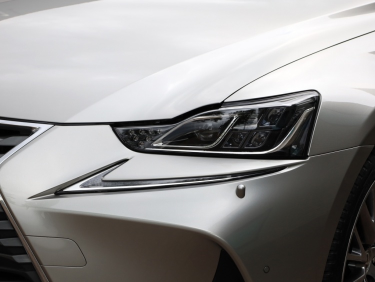 Lexus IS 300h Hybrid Luxury Line | Mark Levinson | Stoelventilatie | Matrix LED