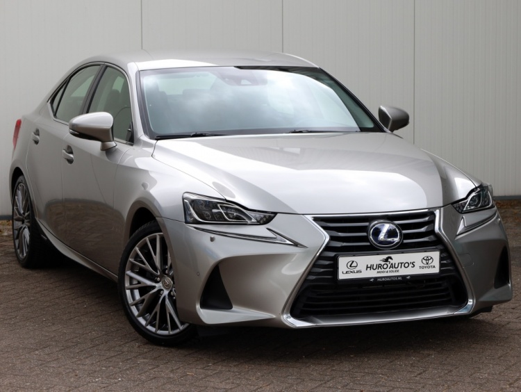 Lexus IS 300h Hybrid Luxury Line | Mark Levinson | Stoelventilatie | Matrix LED