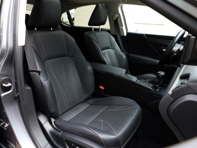 Lexus ES 300h President Line | Mark Levinson | Camerabeeld Buitenspiegels