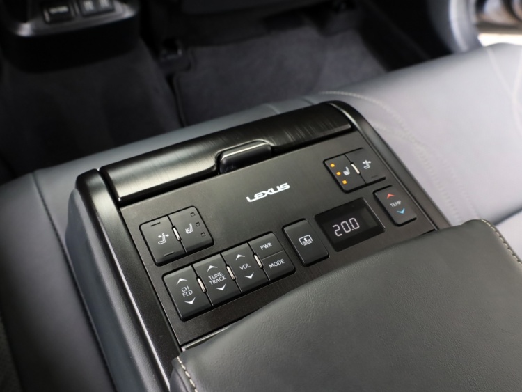 Lexus ES 300h President Line | Mark Levinson | Camerabeeld Buitenspiegels