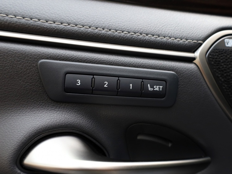 Lexus ES 300h President Line | Mark Levinson | Camerabeeld Buitenspiegels