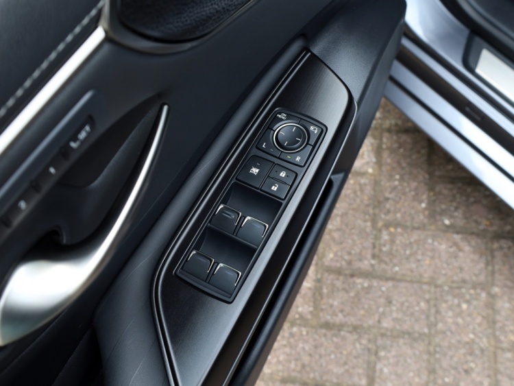 Lexus ES 300h President Line | Mark Levinson | Camerabeeld Buitenspiegels