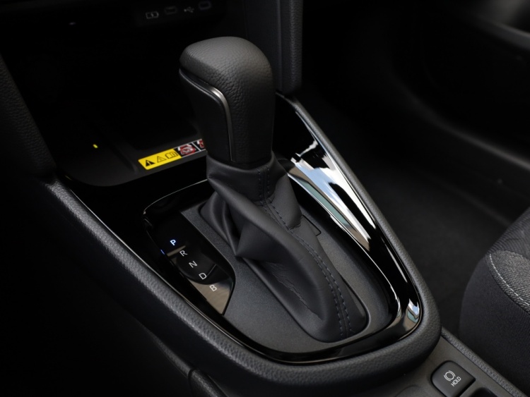 Toyota Yaris Cross 1.5 Hybrid 130 Dynamic | Stoel/Stuurwielverwarming | Dodehoek | PDC
