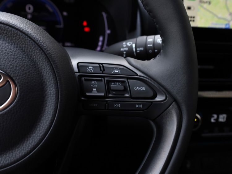 Toyota Yaris Cross 1.5 Hybrid 130 Dynamic | Stoel/Stuurwielverwarming | Dodehoek | PDC