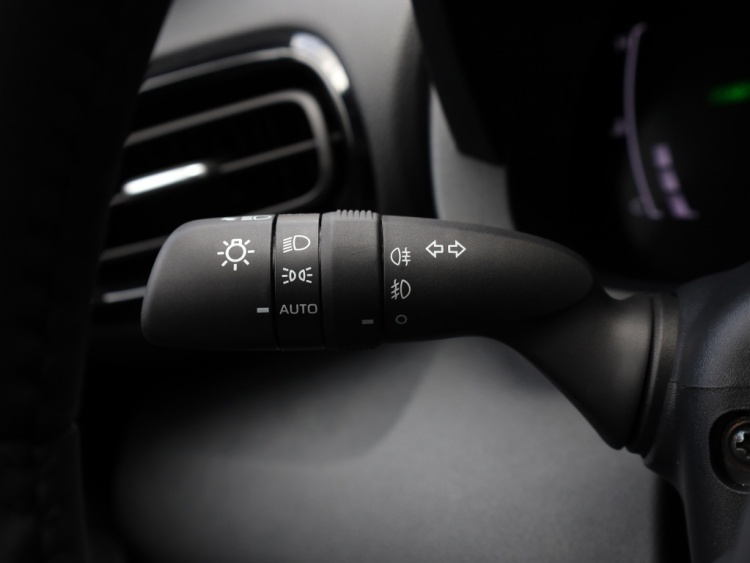 Toyota Yaris Cross 1.5 Hybrid 130 Dynamic | Stoel/Stuurwielverwarming | Dodehoek | PDC