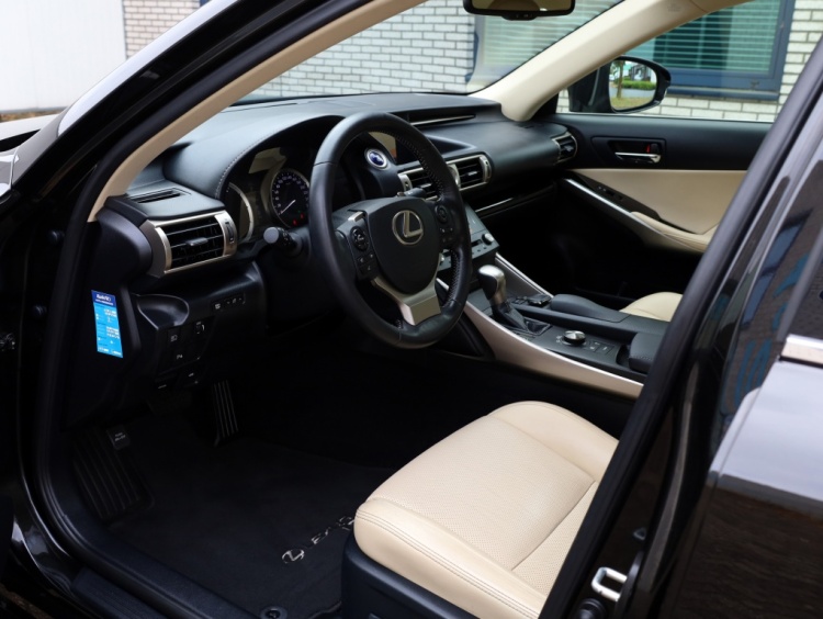 Lexus IS 300h Business Line Pro | Leder | Schuifdak | Adaptive Cruise