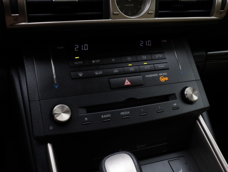 Lexus IS 300h Business Line Pro | Leder | Schuifdak | Adaptive Cruise