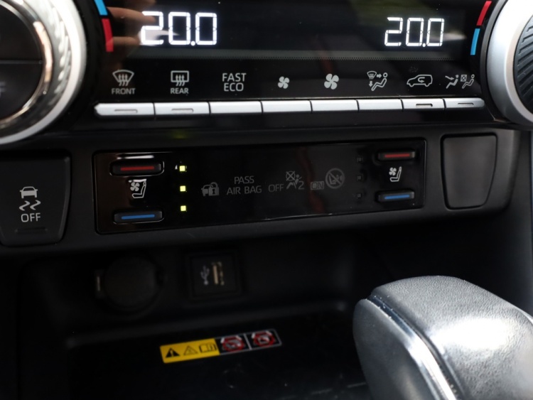 Toyota RAV4 2.5 Plug-in Hybrid Bi-Tone+ | 360 Camera | Stoelventilatie | Trekhaak