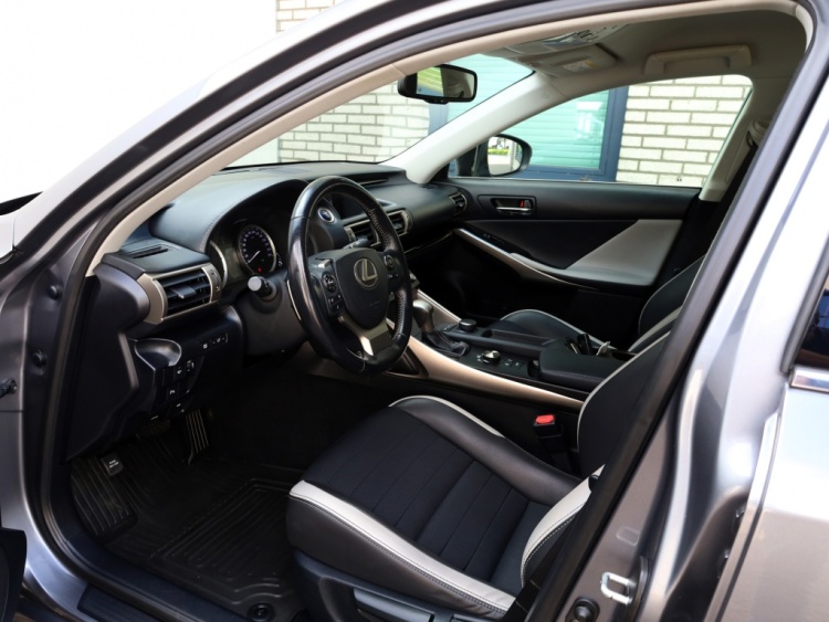 Lexus IS 300h Sport Edition | Stoelverwarming | Parkeersensor | Camera