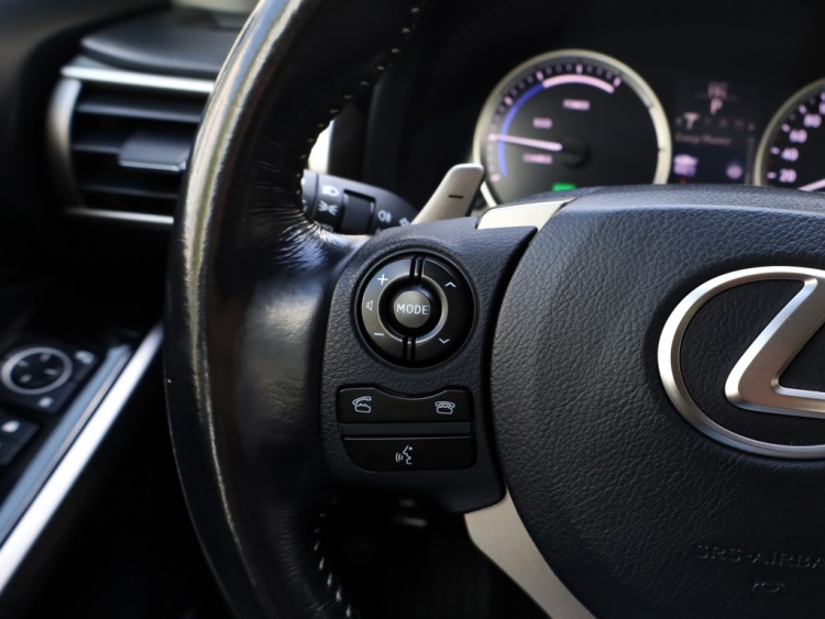 Lexus IS 300h Sport Edition | Stoelverwarming | Parkeersensor | Camera