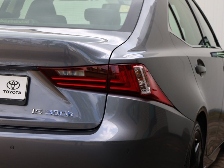 Lexus IS 300h Sport Edition | Stoelverwarming | Parkeersensor | Camera