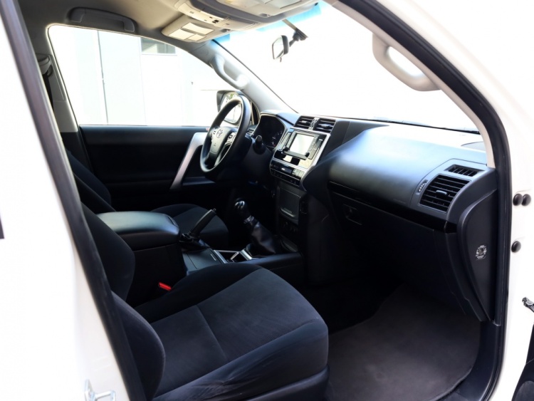 Toyota Land Cruiser 2.8 D4-D-F 3 DRS BLIND VAN | Climate Control | Cruise Control