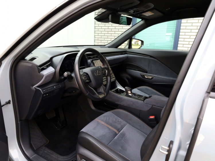 Lexus LBX 1.5 Cool 2WD | Carplay | Memory Seat | Leder/Suede