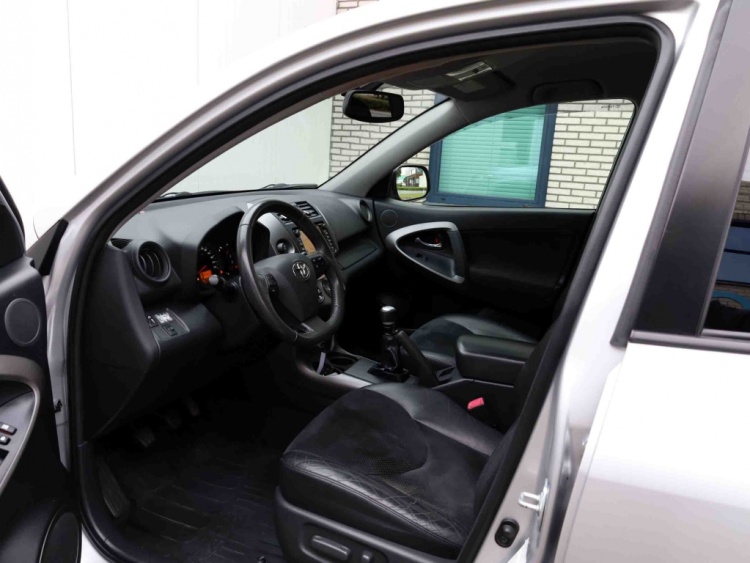 Toyota RAV4 2.0 VVTi Executive | Leder/Alcantara | Camera | 2000 KG trekgewicht