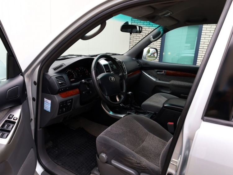 Toyota Land Cruiser 4.0 V6 VVT-i | Automaat | 8-Persoons | Clima