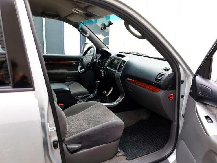 Toyota Land Cruiser 4.0 V6 VVT-i | Automaat | 8-Persoons | Clima