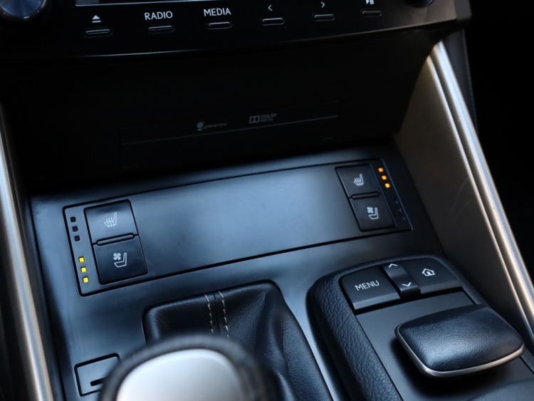 Lexus IS 300h F Sport Line | Stoelventilatie | Premium Audio | Adaptief onderstel