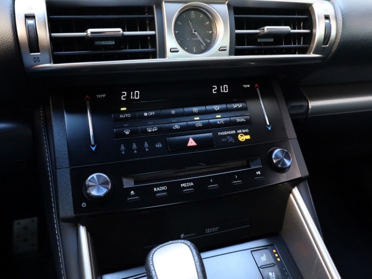 Lexus IS 300h F Sport Line | Stoelventilatie | Premium Audio | Adaptief onderstel