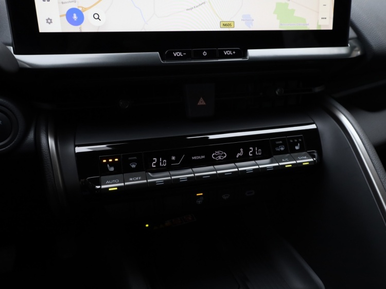 Toyota C-HR 2.0 PHEV 220 Dynamic | Bi-Tone | Dodehoek | Premium Navigatie