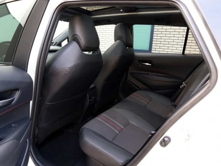 Toyota Corolla Touring Sports 2.0 Hybrid GR-Sport Plus | Panoramadak | JBL Audio | Head-Up