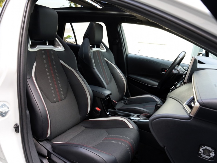 Toyota Corolla Touring Sports 2.0 Hybrid GR-Sport Plus | Panoramadak | JBL Audio | Head-Up
