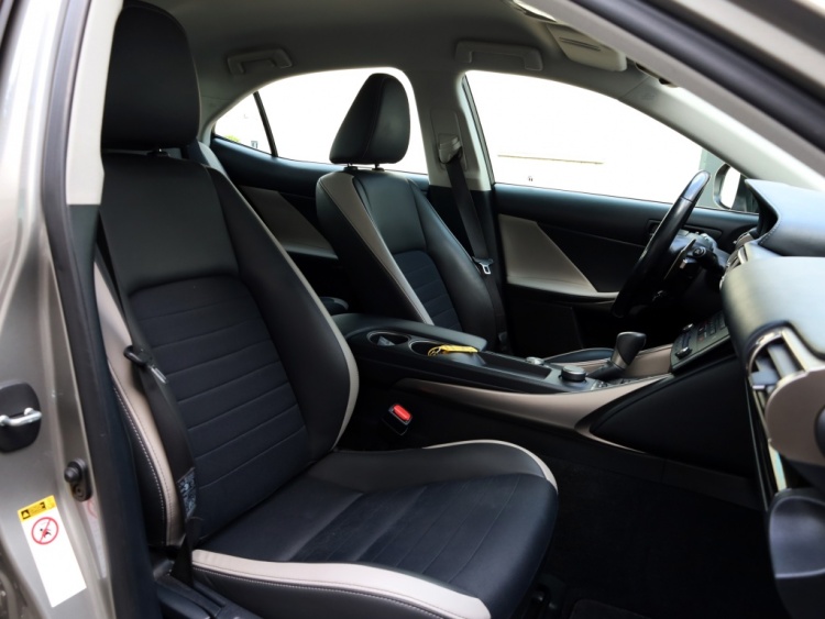 Lexus IS 300h Sport Edition | Keyless | Stoelverwarming | Trekhaak