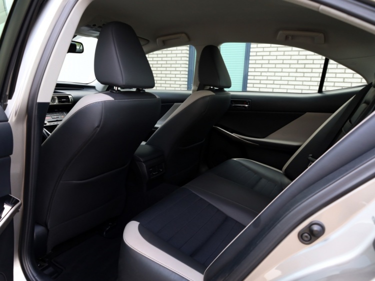 Lexus IS 300h Sport Edition | Keyless | Stoelverwarming | Trekhaak