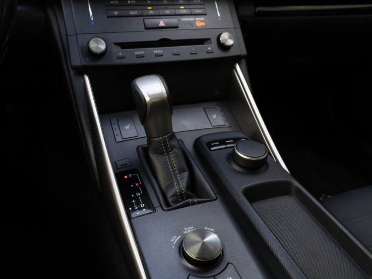 Lexus IS 300h Sport Edition | Keyless | Stoelverwarming | Trekhaak