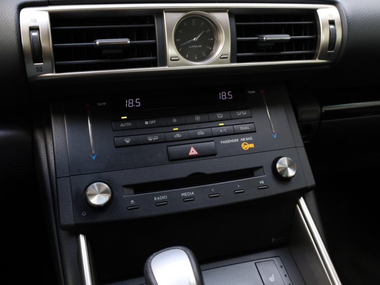 Lexus IS 300h Sport Edition | Keyless | Stoelverwarming | Trekhaak
