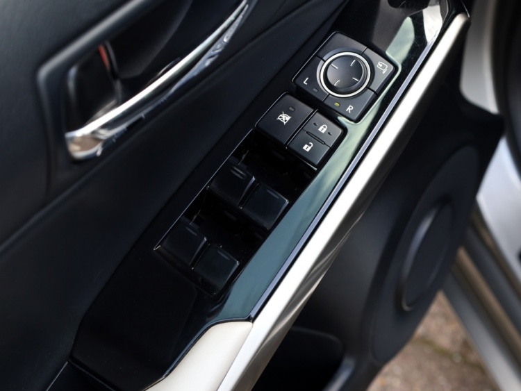 Lexus IS 300h Sport Edition | Keyless | Stoelverwarming | Trekhaak