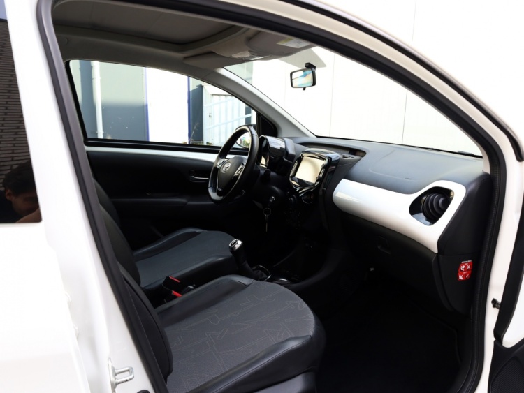 Toyota Aygo 1.0 VVT-i x-wave | Cabrio | Half Leder | Camera