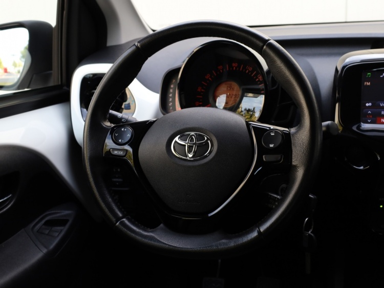 Toyota Aygo 1.0 VVT-i x-wave | Cabrio | Half Leder | Camera
